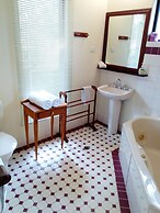 Marri Lodge & Cottages