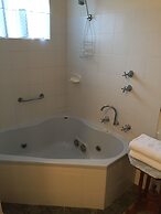 Marri Lodge & Cottages