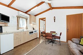 Golden Country Motel & Caravan Park