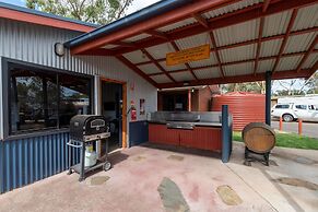 Golden Country Motel & Caravan Park