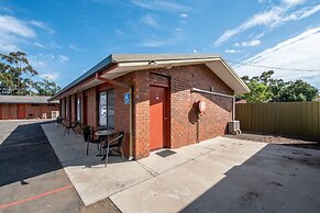 Golden Country Motel & Caravan Park