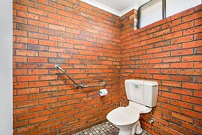 Golden Country Motel & Caravan Park