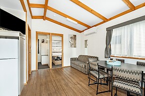 Golden Country Motel & Caravan Park