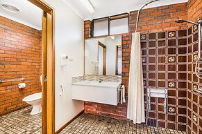 Golden Country Motel & Caravan Park