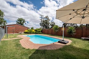 Golden Country Motel & Caravan Park