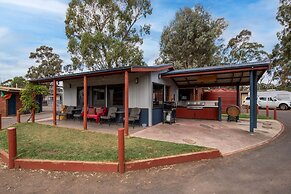 Golden Country Motel & Caravan Park