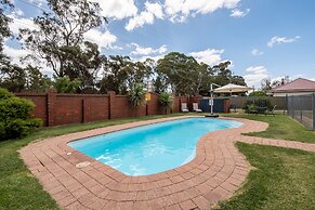 Golden Country Motel & Caravan Park