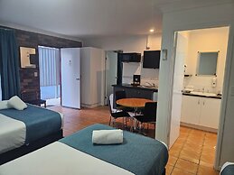 Cleveland Motor Inn