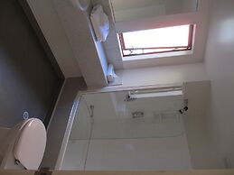 Alhambra Oaks Motor Lodge