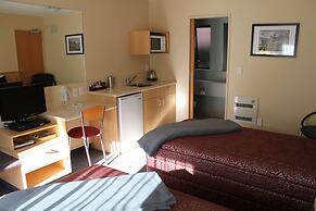 Alhambra Oaks Motor Lodge