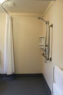 Alhambra Oaks Motor Lodge