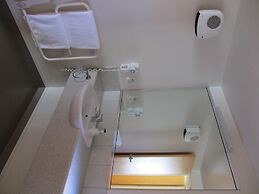 Alhambra Oaks Motor Lodge