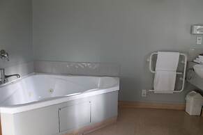 Alhambra Oaks Motor Lodge