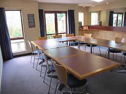 Alhambra Oaks Motor Lodge