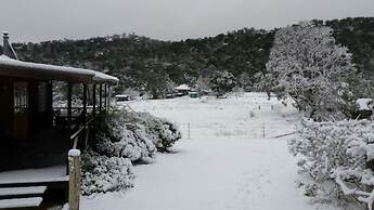 Wisteria Cottage and Cabins