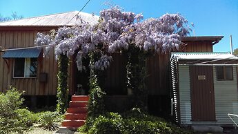 Wisteria Cottage and Cabins