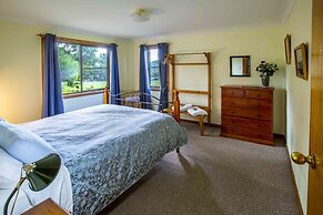 Wisteria Cottage and Cabins