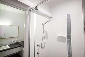 Glenmore Palms Motel