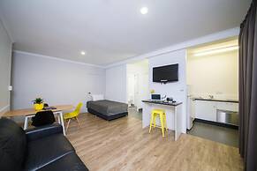 Glenmore Palms Motel