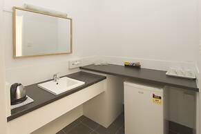 Glenmore Palms Motel