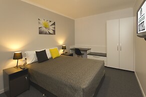 Glenmore Palms Motel