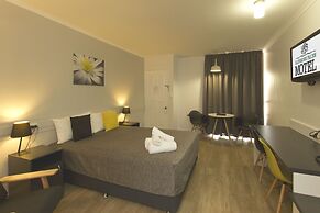 Glenmore Palms Motel