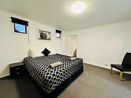 Twin Swans Motel