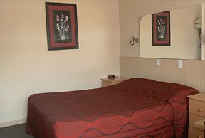Travellers Rest Motel