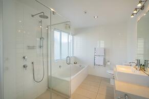 Crowsnest Apartments