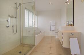 Crowsnest Apartments