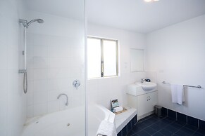 Archipelago Apartments