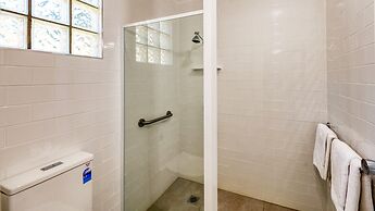 Riverland Motor Inn & River's Restaurant