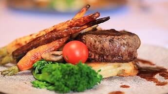 Riverland Motor Inn & River's Restaurant