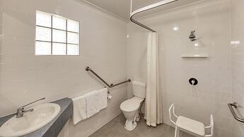 Riverland Motor Inn & River's Restaurant