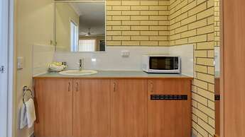 Riverland Motor Inn & River's Restaurant