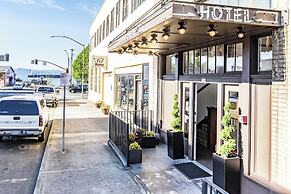 Commodore Hotel