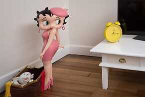 Penguin Waterfront Escape