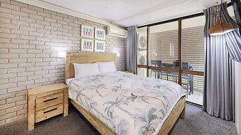 Merrima Court Holidays