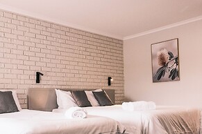 Woomargama Village Hotel Motel