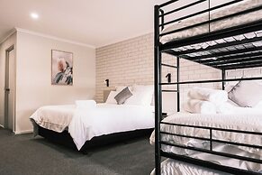 Woomargama Village Hotel Motel