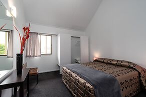 Centennial Court Hotel