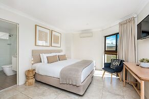 Bayview Beachfront Apartments, in town right on the beach