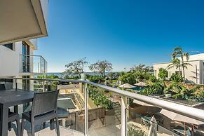 Bayview Beachfront Apartments, in town right on the beach