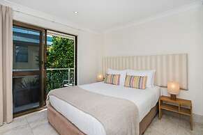 Bayview Beachfront Apartments, in town right on the beach