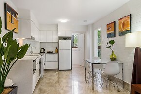 Bayview Beachfront Apartments, in town right on the beach