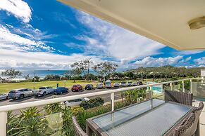 Bayview Beachfront Apartments, in town right on the beach