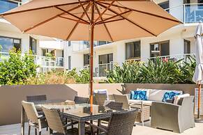 Bayview Beachfront Apartments, in town right on the beach