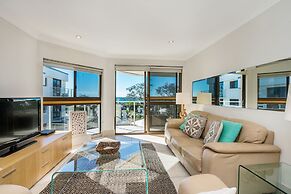 Bayview Beachfront Apartments, in town right on the beach