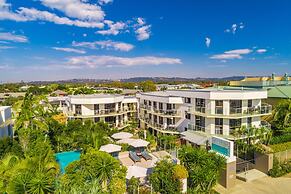 Bayview Beachfront Apartments, in town right on the beach