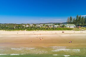 Bayview Beachfront Apartments, in town right on the beach
